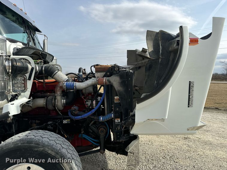 image for item DV1822 2008 Kenworth T800B semi truck