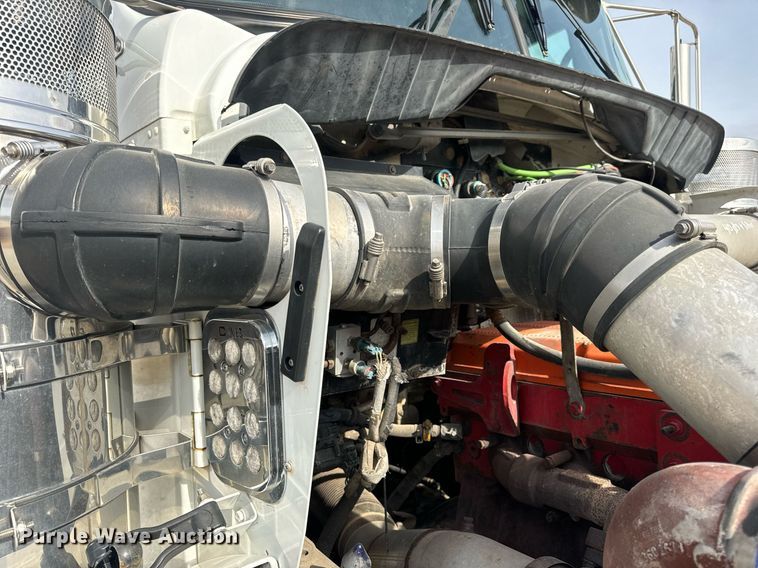 image for item DV1822 2008 Kenworth T800B semi truck