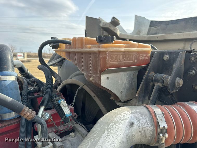 image for item DV1822 2008 Kenworth T800B semi truck