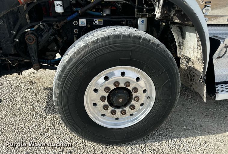 image for item DV1822 2008 Kenworth T800B semi truck