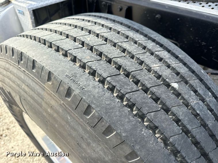 image for item DV1822 2008 Kenworth T800B semi truck