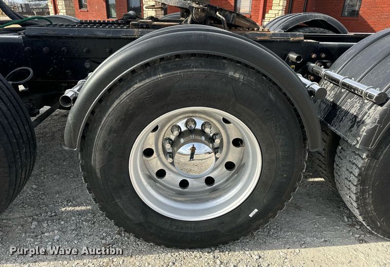 image for item DV1822 2008 Kenworth T800B semi truck