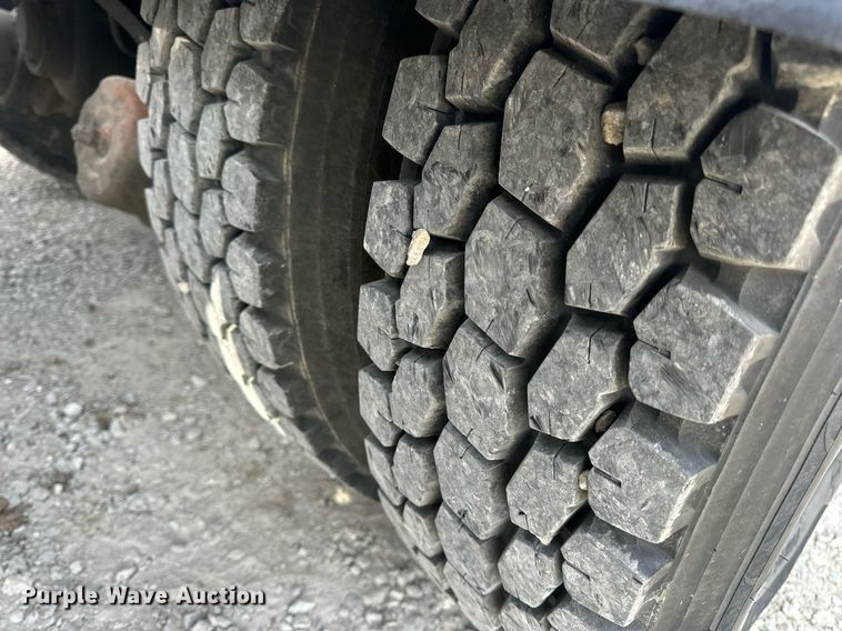 image for item DV1822 2008 Kenworth T800B semi truck