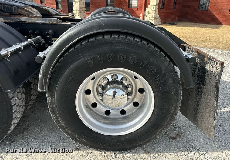 image for item DV1822 2008 Kenworth T800B semi truck