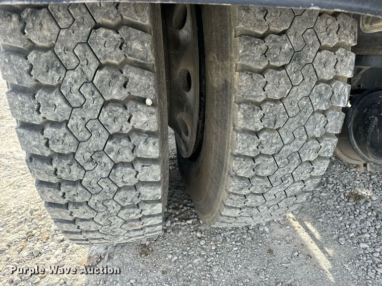 image for item DV1822 2008 Kenworth T800B semi truck