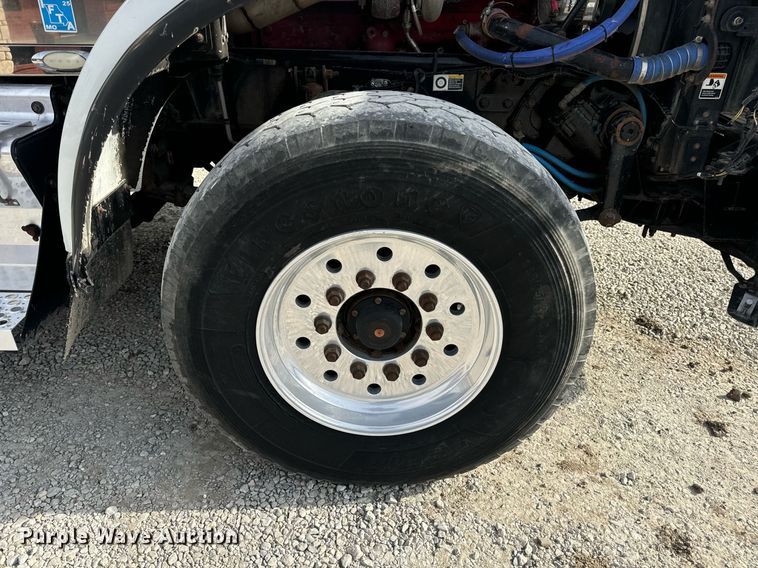 image for item DV1822 2008 Kenworth T800B semi truck