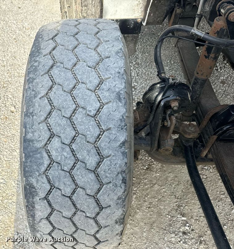 image for item DV1822 2008 Kenworth T800B semi truck