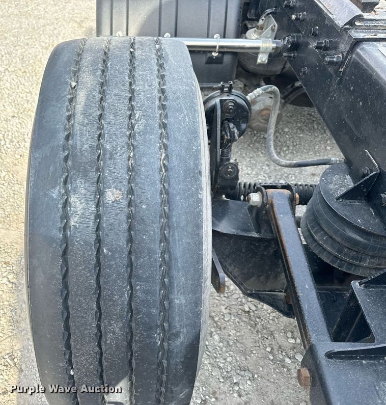 image for item DV1822 2008 Kenworth T800B semi truck