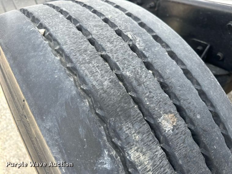 image for item DV1822 2008 Kenworth T800B semi truck