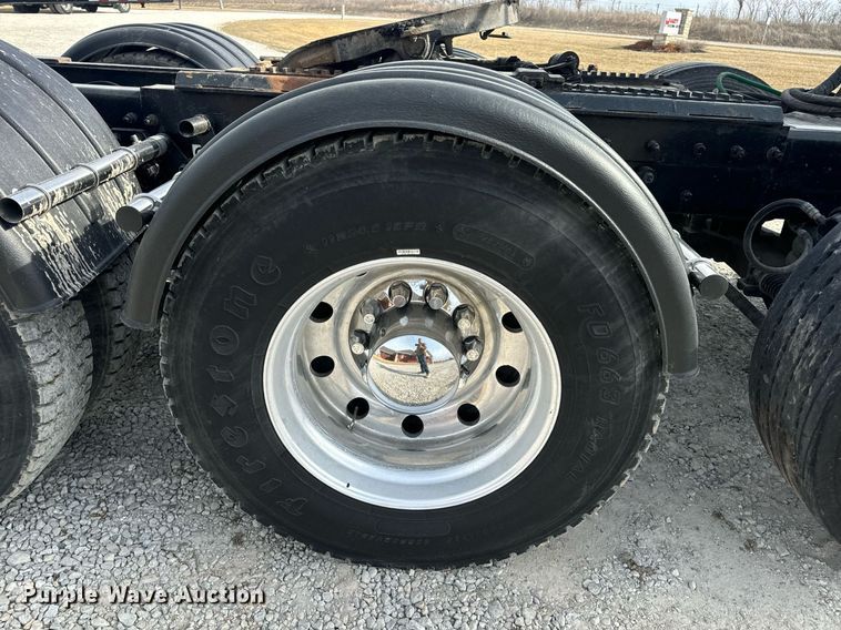 image for item DV1822 2008 Kenworth T800B semi truck