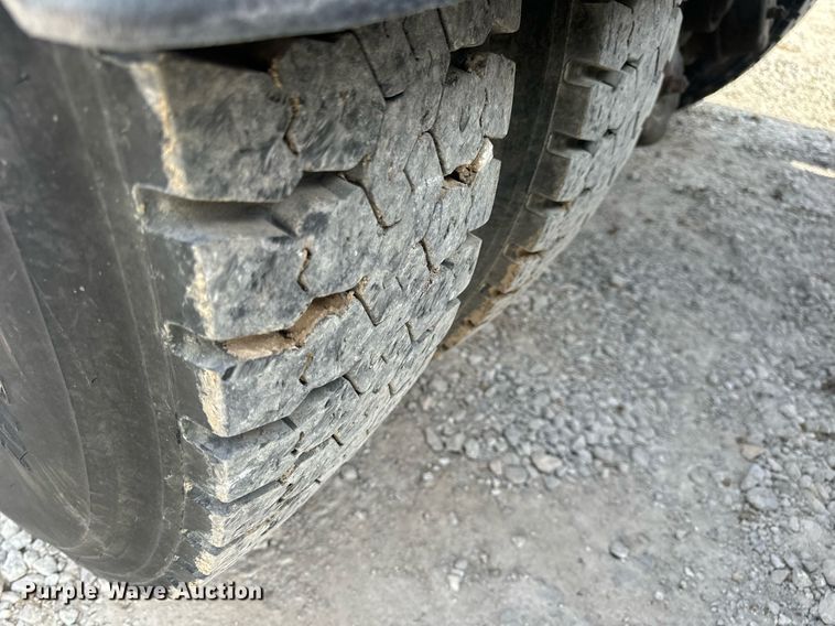 image for item DV1822 2008 Kenworth T800B semi truck