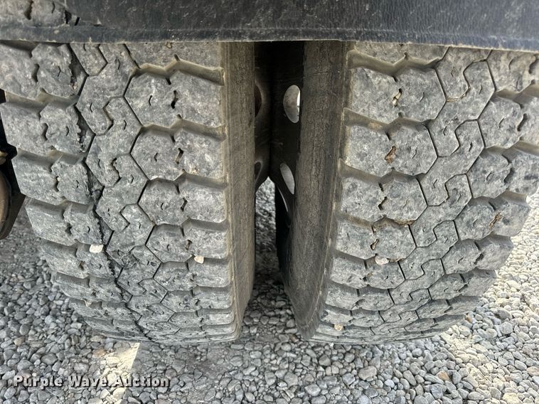 image for item DV1822 2008 Kenworth T800B semi truck