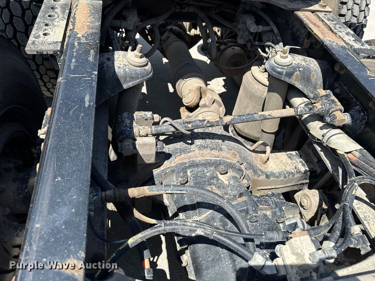 image for item DV2628 2012 Kenworth T800 semi truck