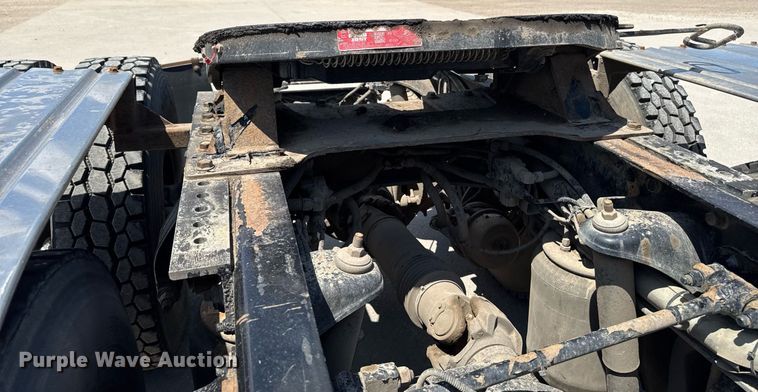 image for item DV2628 2012 Kenworth T800 semi truck