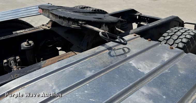 image for item DV2628 2012 Kenworth T800 semi truck