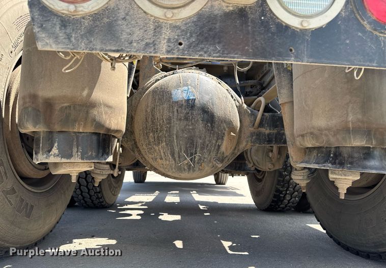 image for item DV2628 2012 Kenworth T800 semi truck