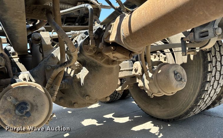 image for item DV2628 2012 Kenworth T800 semi truck