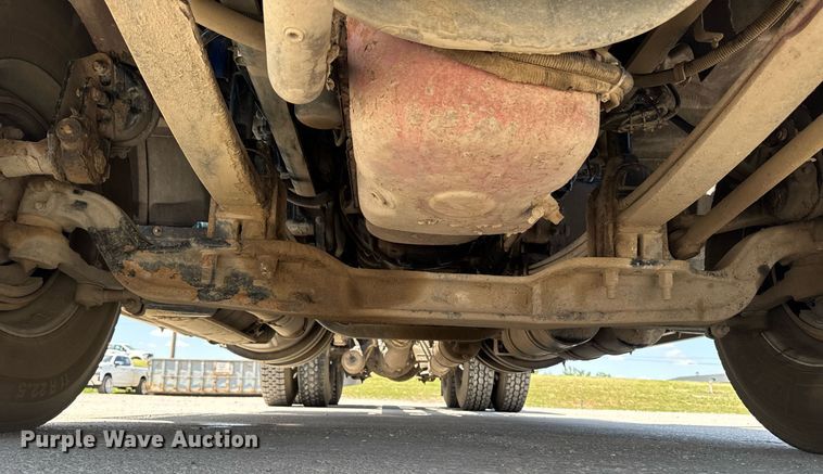 image for item DV2628 2012 Kenworth T800 semi truck