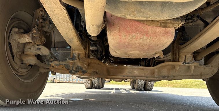 image for item DV2628 2012 Kenworth T800 semi truck