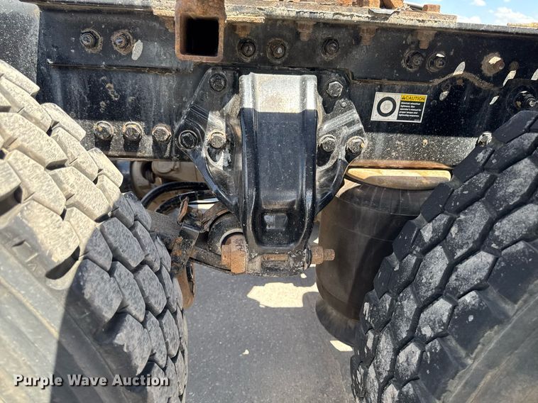 image for item DV2628 2012 Kenworth T800 semi truck