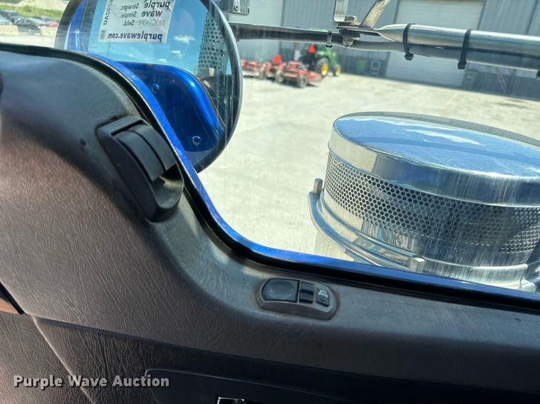 image for item DV2628 2012 Kenworth T800 semi truck