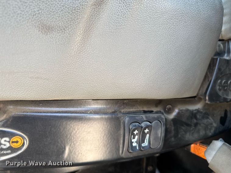 image for item DV2628 2012 Kenworth T800 semi truck