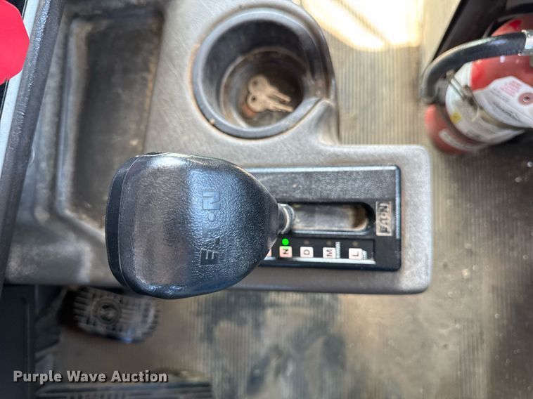 image for item DV2628 2012 Kenworth T800 semi truck