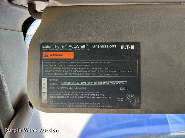 image for item DV2628 2012 Kenworth T800 semi truck