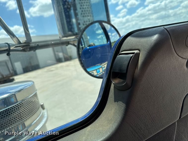 image for item DV2628 2012 Kenworth T800 semi truck