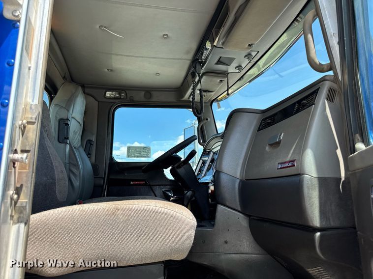 image for item DV2628 2012 Kenworth T800 semi truck