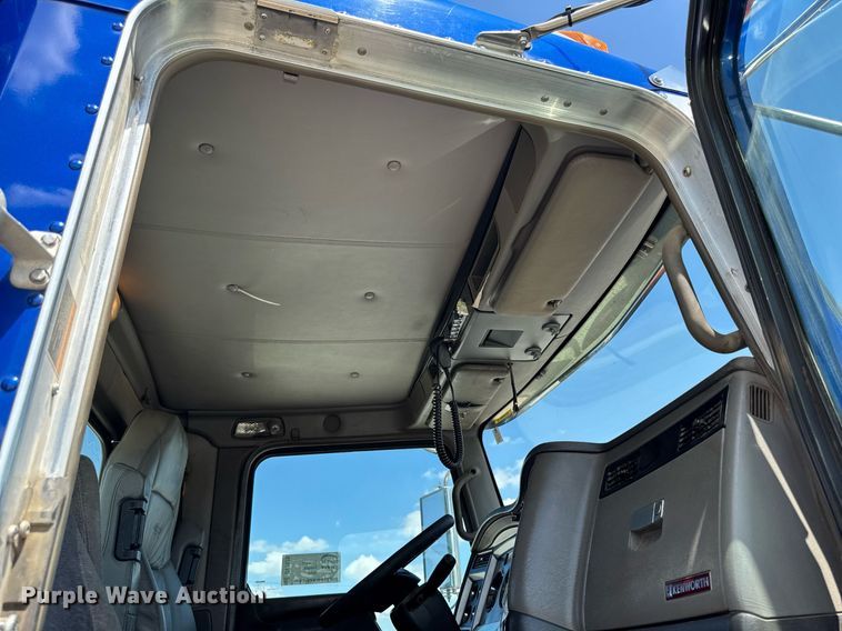 image for item DV2628 2012 Kenworth T800 semi truck