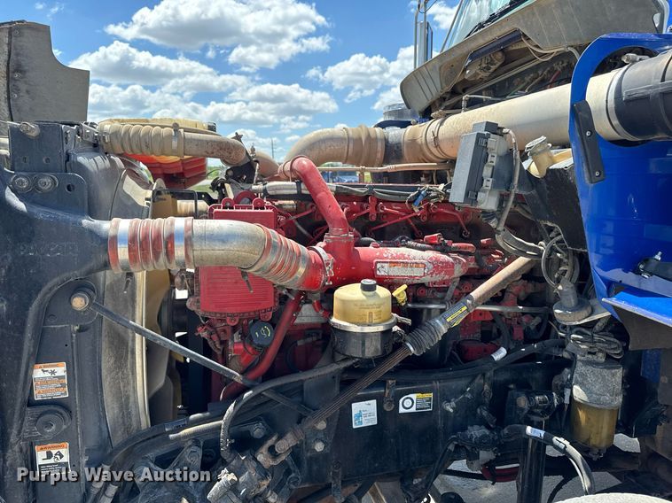 image for item DV2628 2012 Kenworth T800 semi truck