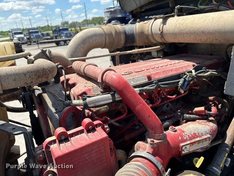 image for item DV2628 2012 Kenworth T800 semi truck