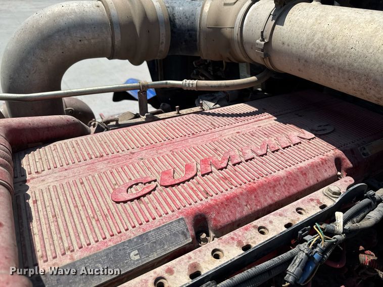 image for item DV2628 2012 Kenworth T800 semi truck