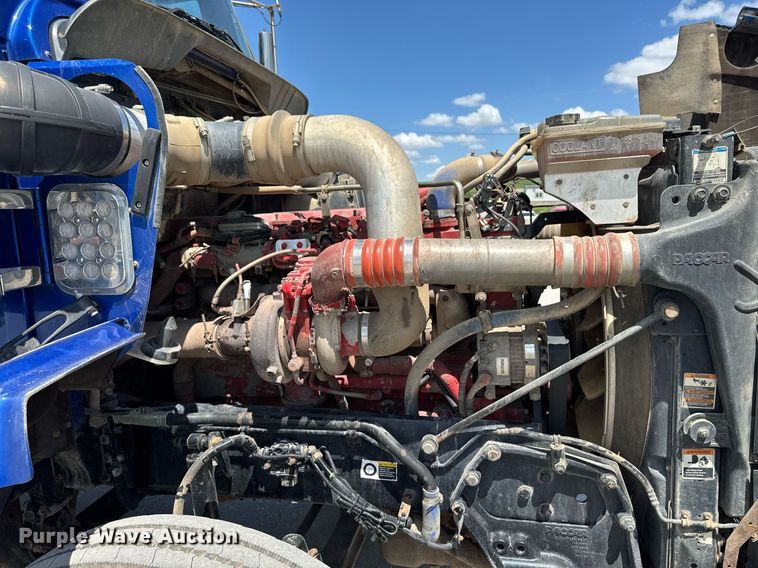 image for item DV2628 2012 Kenworth T800 semi truck