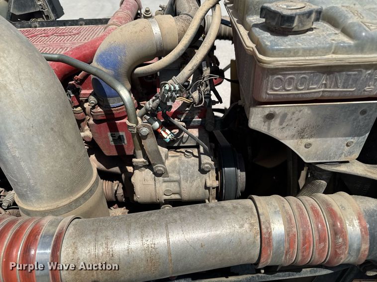 image for item DV2628 2012 Kenworth T800 semi truck