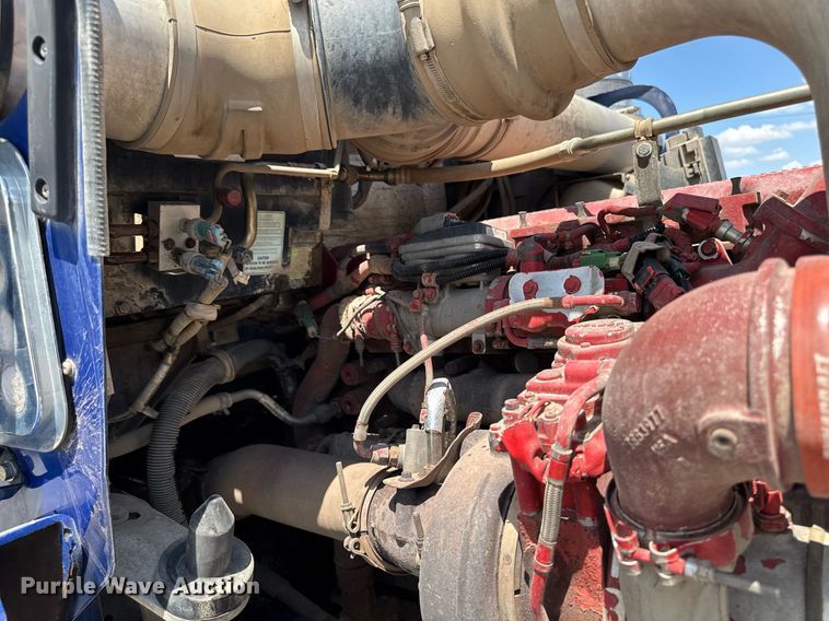 image for item DV2628 2012 Kenworth T800 semi truck