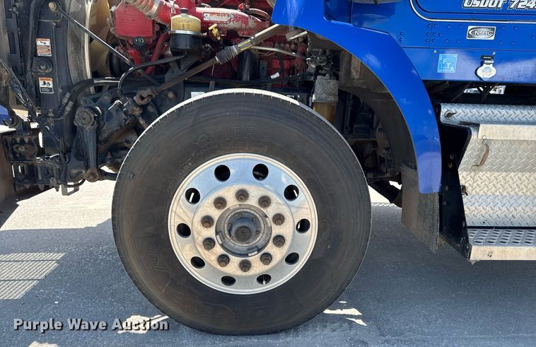 image for item DV2628 2012 Kenworth T800 semi truck