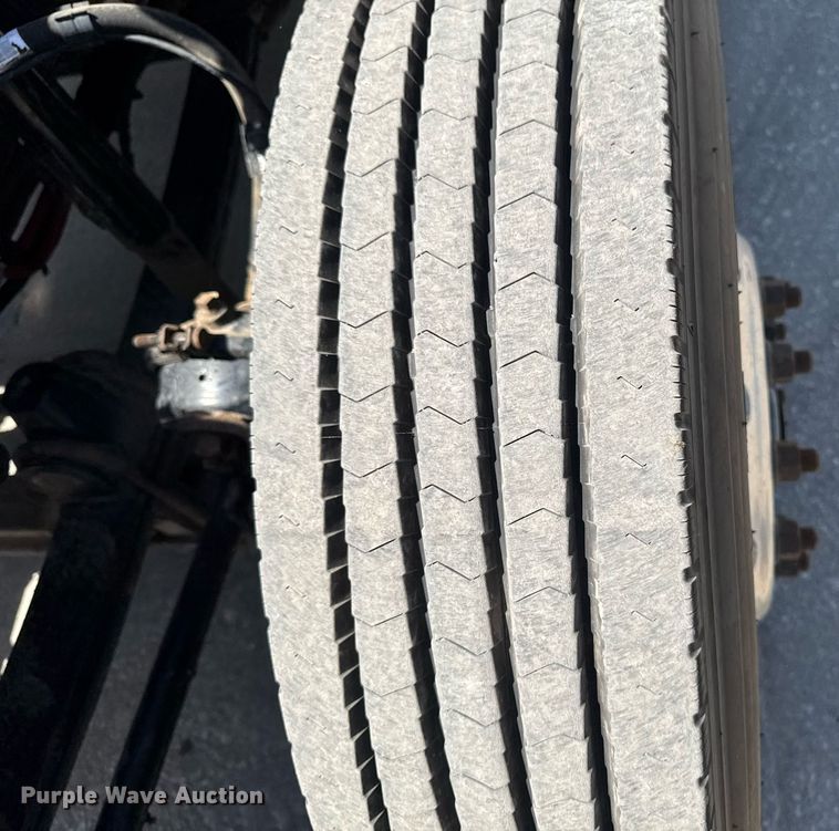 image for item DV2628 2012 Kenworth T800 semi truck