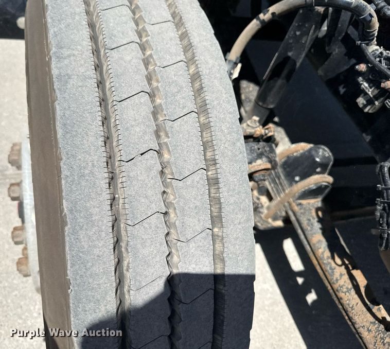 image for item DV2628 2012 Kenworth T800 semi truck