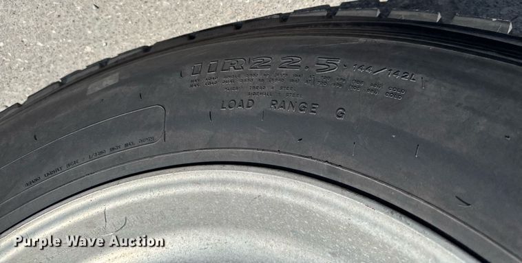 image for item DV2628 2012 Kenworth T800 semi truck