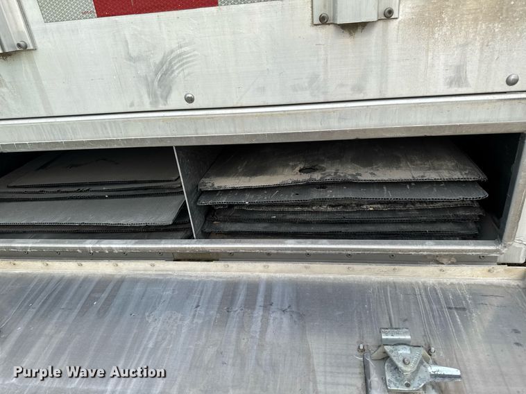 image for item DV2637 2008 EBY livestock trailer