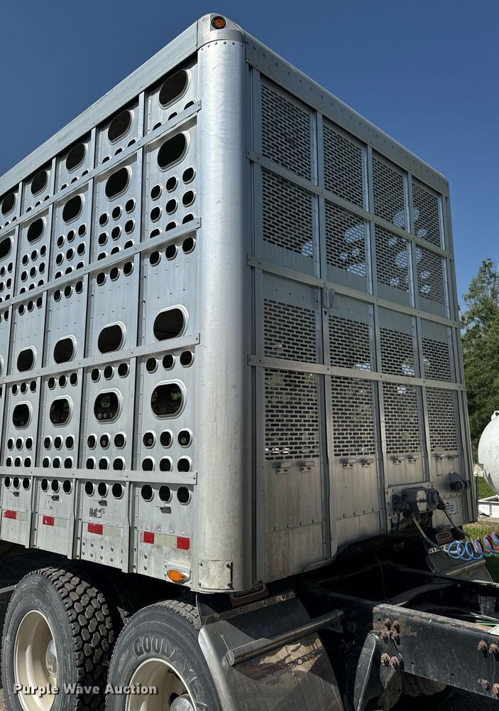 image for item DV2638 2008 EBY livestock trailer