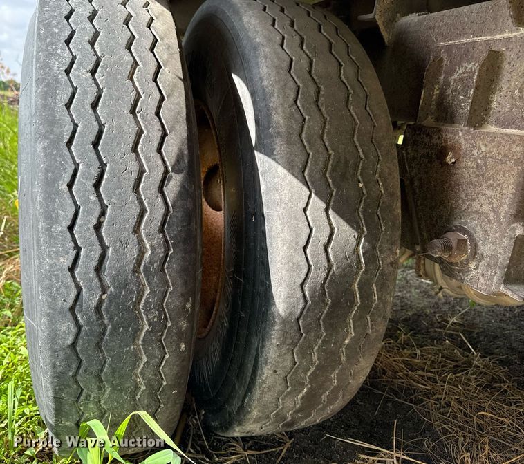 image for item DV2639 2008 EBY livestock trailer