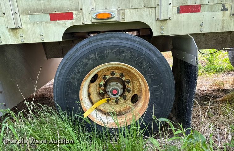 image for item DV2639 2008 EBY livestock trailer