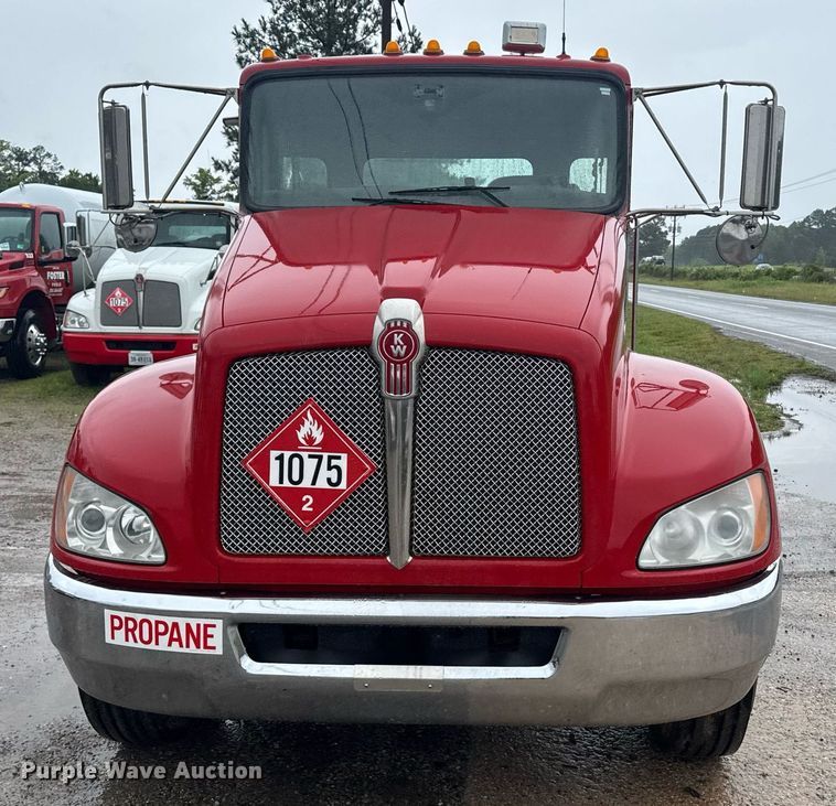 image for item DW1947 2015 Kenworth T370 truck cab and chassis