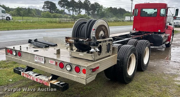 image for item DW1947 2015 Kenworth T370 truck cab and chassis