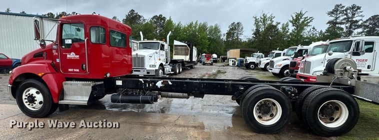 image for item DW1947 2015 Kenworth T370 truck cab and chassis