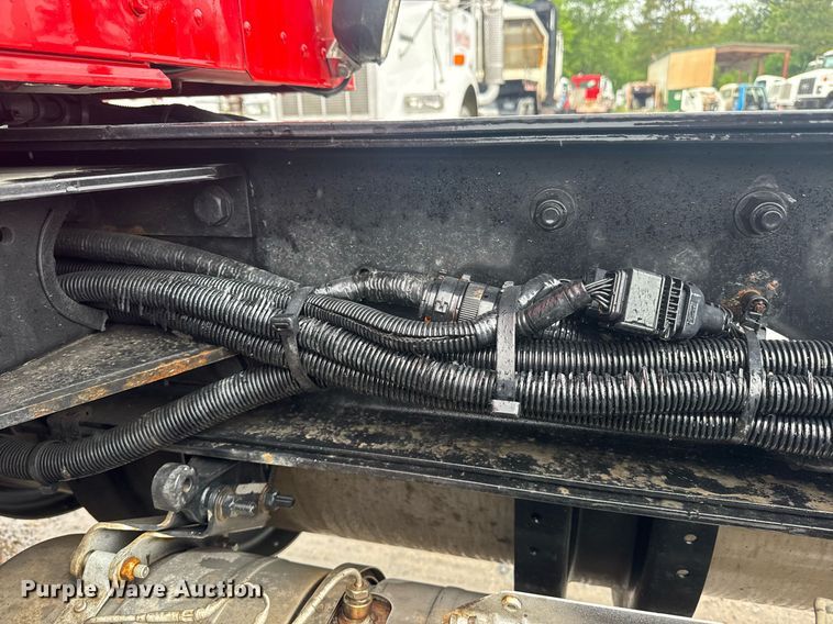 image for item DW1947 2015 Kenworth T370 truck cab and chassis