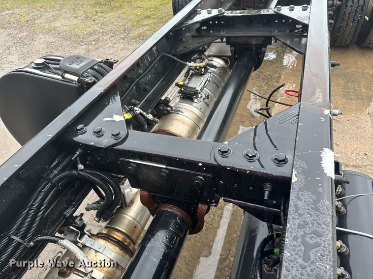 image for item DW1947 2015 Kenworth T370 truck cab and chassis